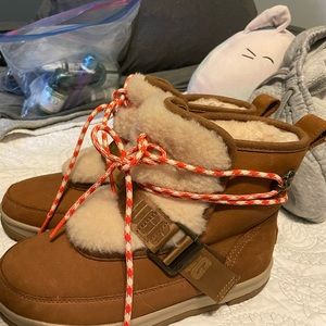 women’s UGG winter boots SIZE 7